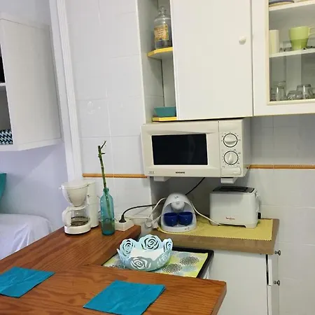 Cozy In With Sea View 33 M² Апартаменты *